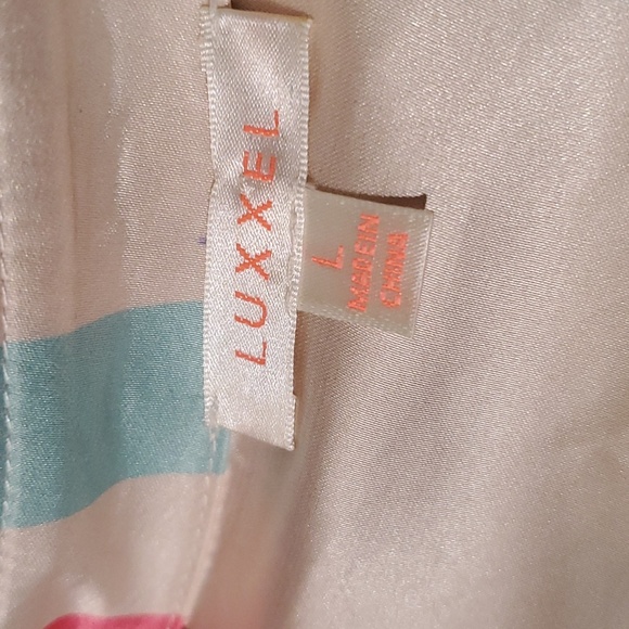 Gorgeous Print Dress, Deep Neckline NWT - Picture 8 of 10